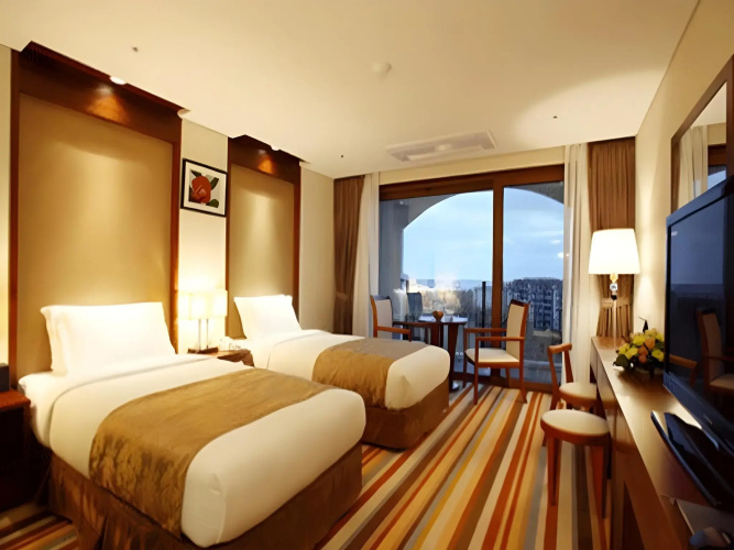 Raon Hotel & Resort
