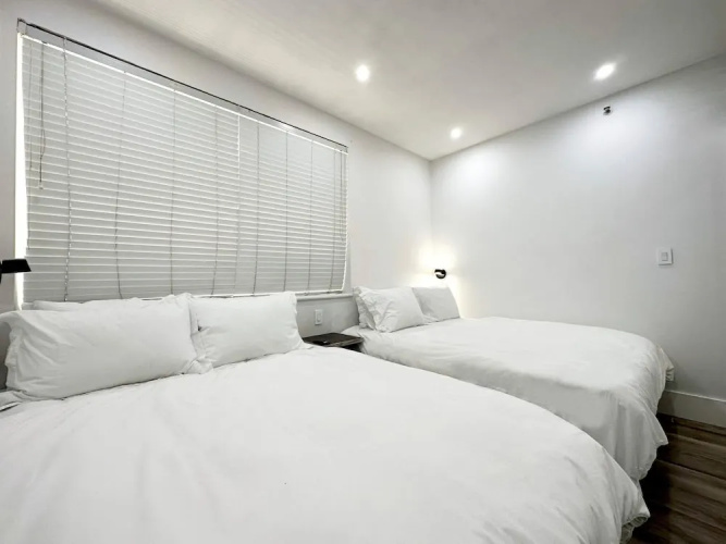 3 Room Beachfront Art Deco 4 Queen 6 Single Beds
