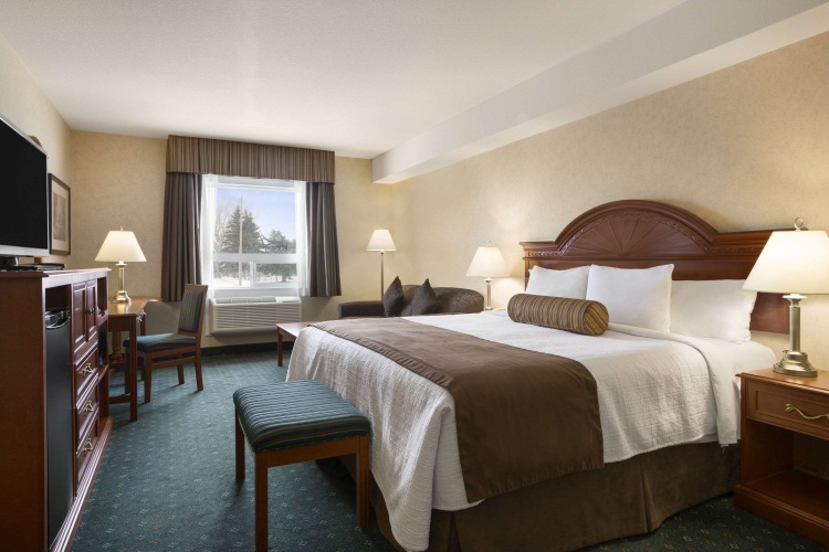 Travelodge By Wyndham Strathmore photo 8