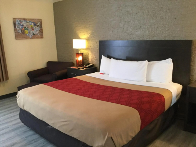 Econo Lodge Metro