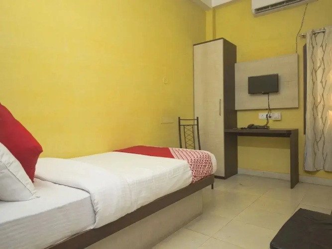Sudhriti Hotel By OYO Rooms