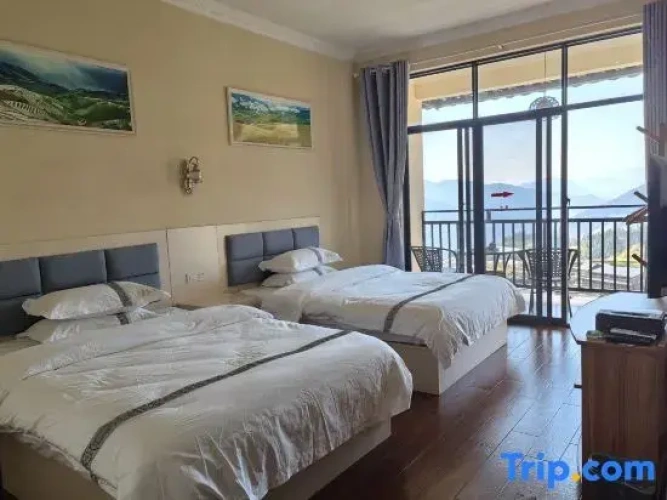 Standard Twin room with balcony