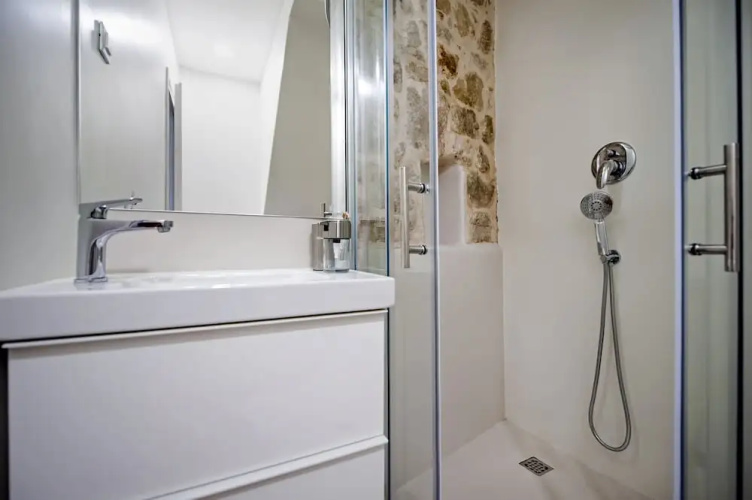 Luna Rooms and Studios