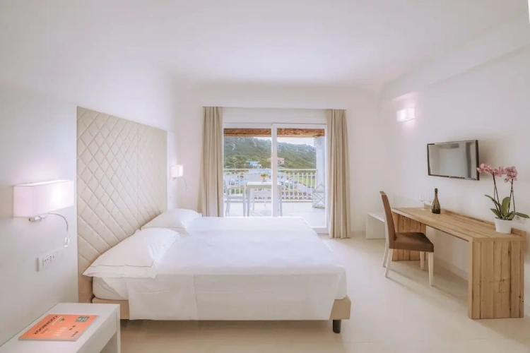 Deluxe Quadruple room with sea view