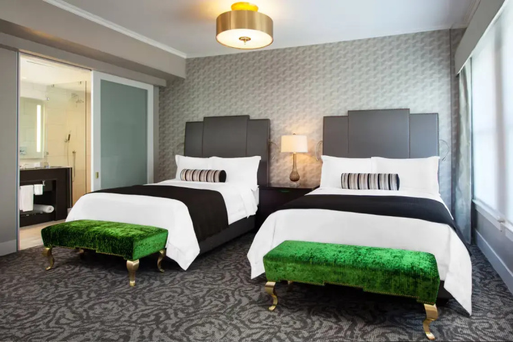 Standard Quadruple room with park view