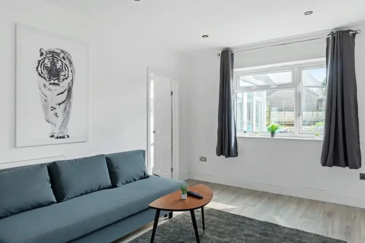 4 Bedrooms - 3 Bathrooms House