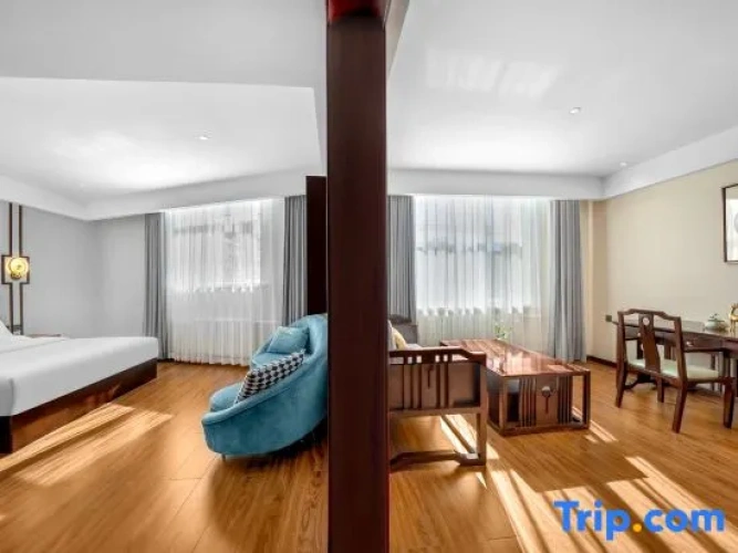 1 Bedroom Business Suite