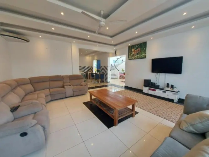 3 Bedrooms Apartment