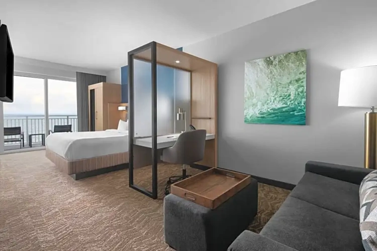 Suite with balcony and oceanfront