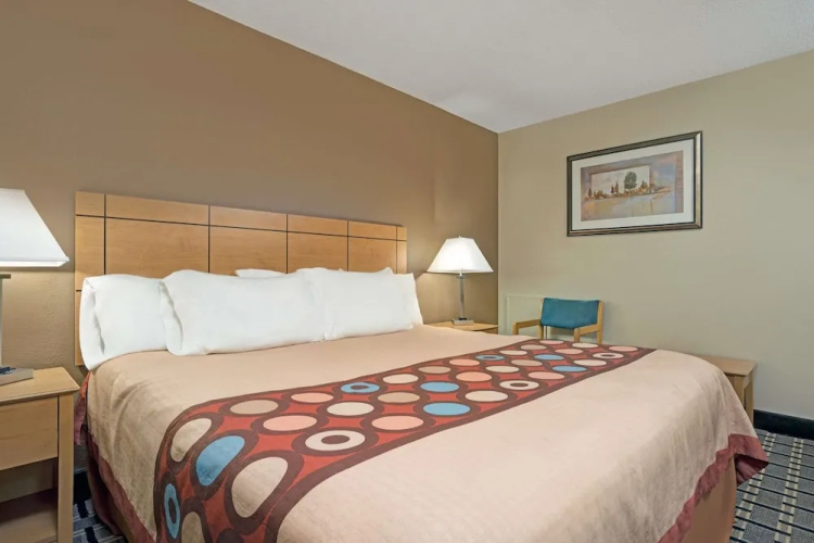 Super 8 Melrose
