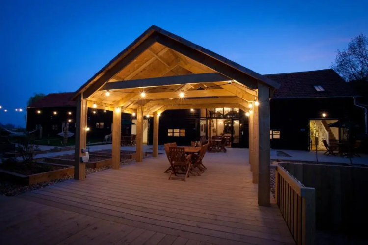 Creeksea Place Barns