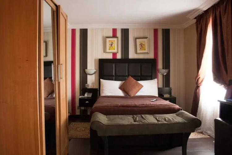 Hotel Valerie Suites