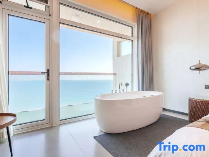 Deluxe Double room with balcony and with sea view