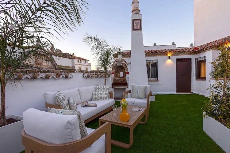 5 Bedrooms Apartment with balcony