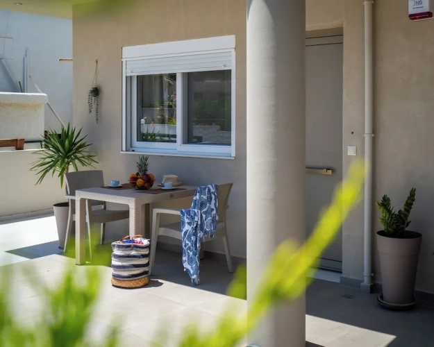 2 Bedrooms Apartment