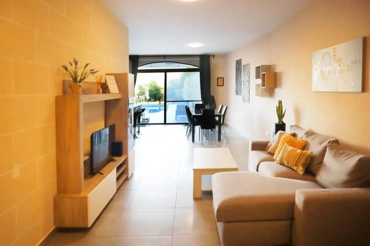 3 Bedroom Apartment With Private Pool and hot tub