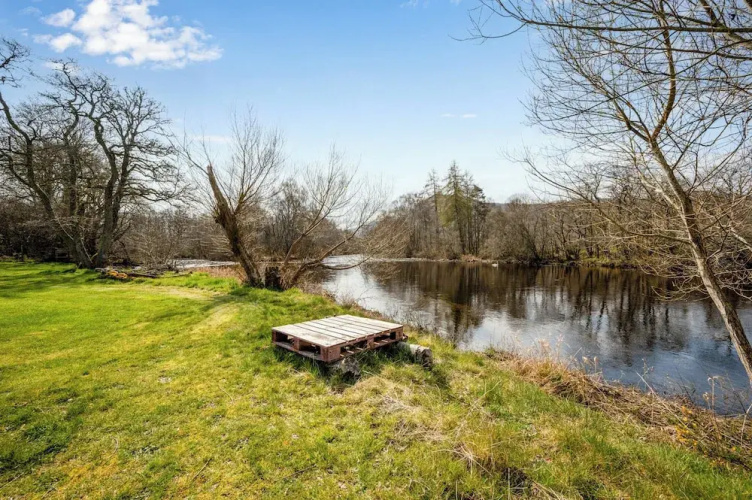 2 Bed Chalet - Sleeps 3 - River and Mountain Views