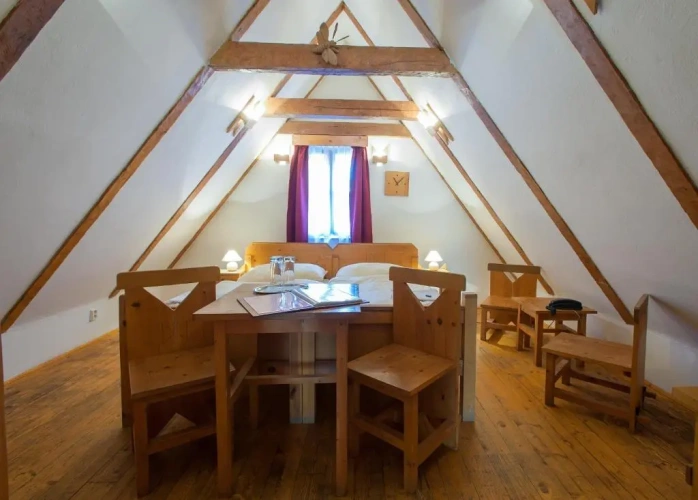 Standard Triple room