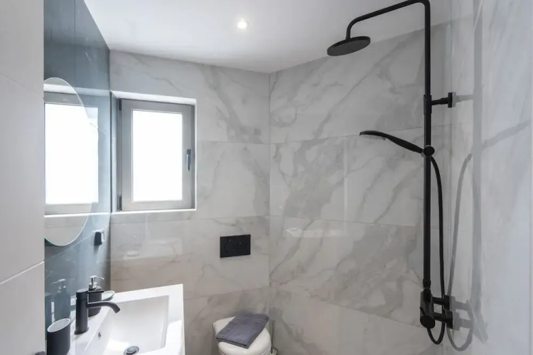 LIV - Prime Central Athens Studio S8-3a
