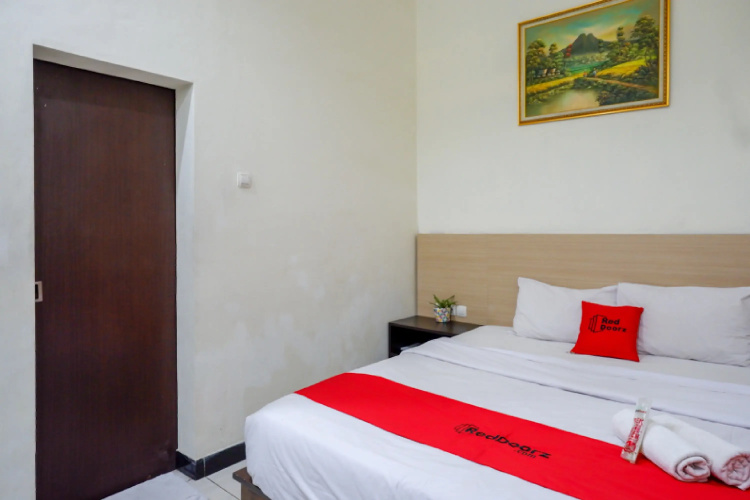 RedDoorz Plus @ Hotel Asih UNY