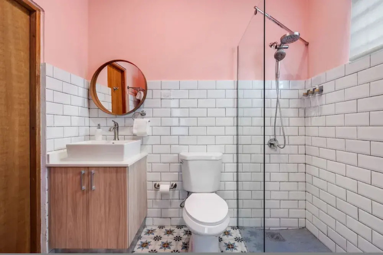 Chic Apartment Pool Parking in Central Condado
