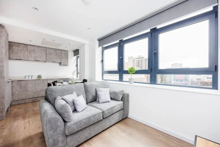Modern 1 Bed Flat in Town Centre - Free Wifi