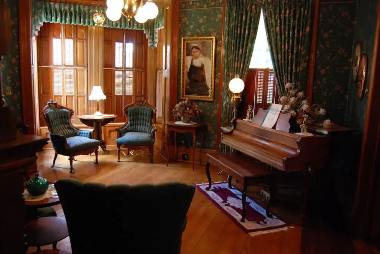 Squiers Manor B&B