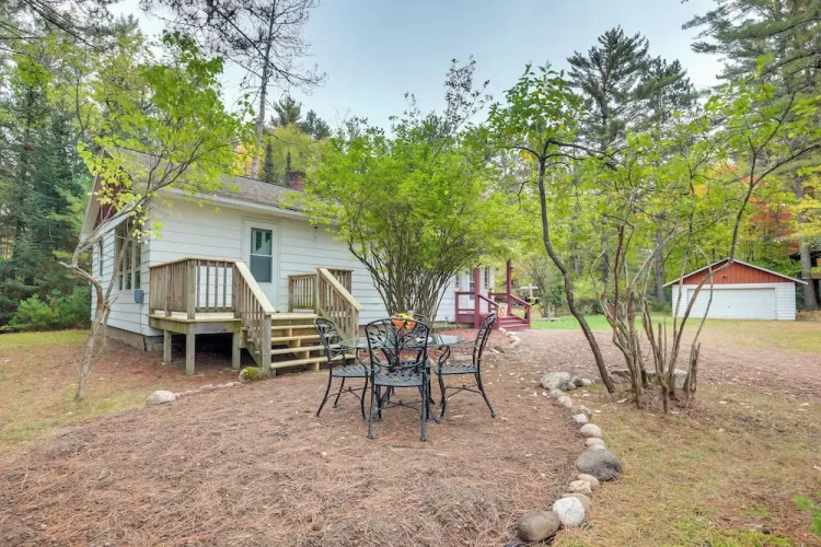 Peaceful Saint Germain Home w/ Fire Pit!