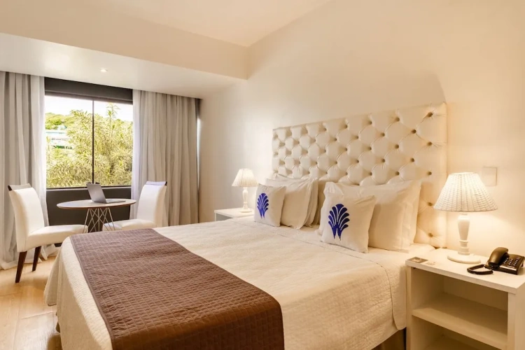 1 Bedroom Standard Double Suite with land view