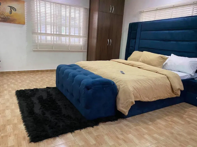 Comforts Court And Apartment