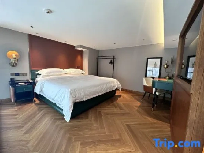 Luxury Attic Suite