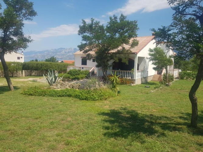 3 Bedrooms Cottage