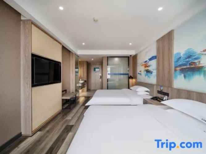 Standard Twin room with lake view