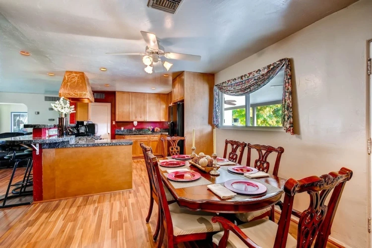 4 Bedrooms Apartment