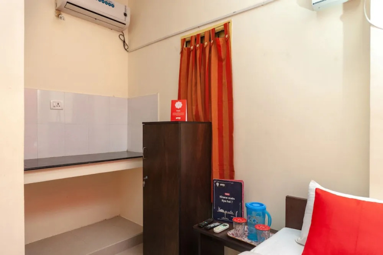 OYO 26936 Adhithya Inn