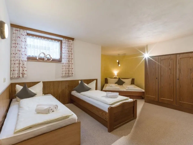 Sextuple Cottage