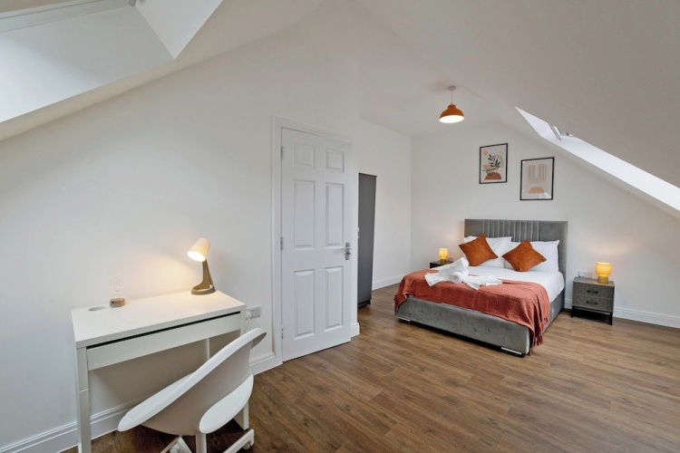 2 Bedrooms Classic Apartment