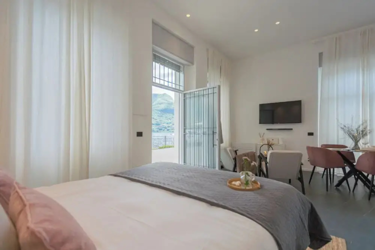 Piccola Como Lotus by Rent all Como