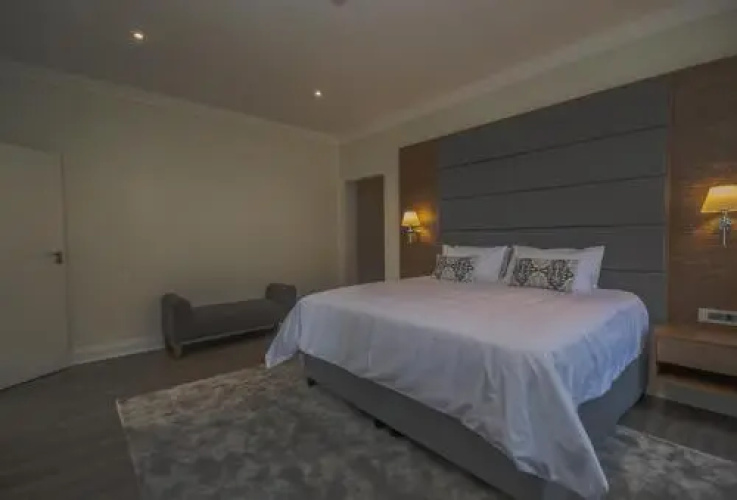 8 Tinderwood Lane