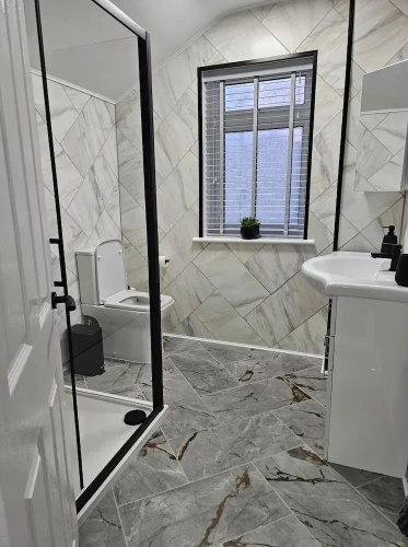 Comfortable 2-bed Home for Work & Longer Stays