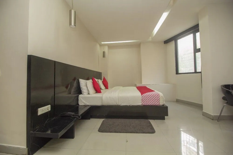 OYO 28171 Kava Suites