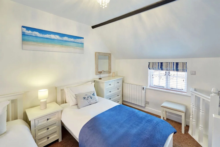 Host Stay Thimble Cottage