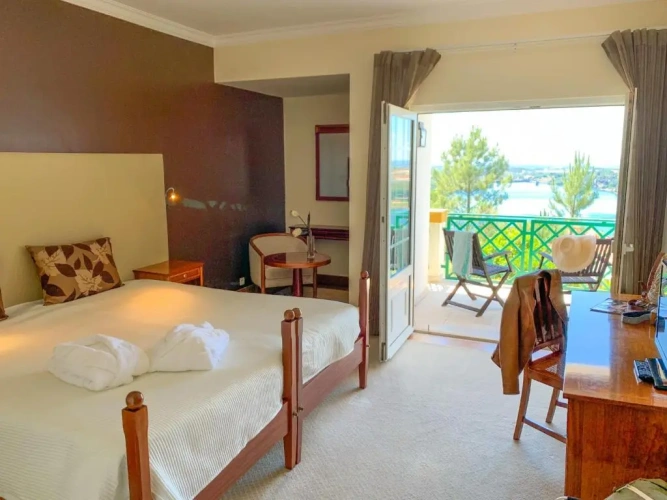 Standard Double room with balcony and with lake view