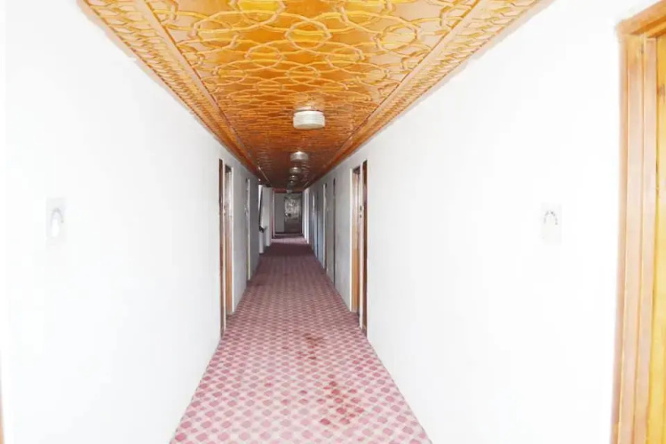 Houseboat Parimahal