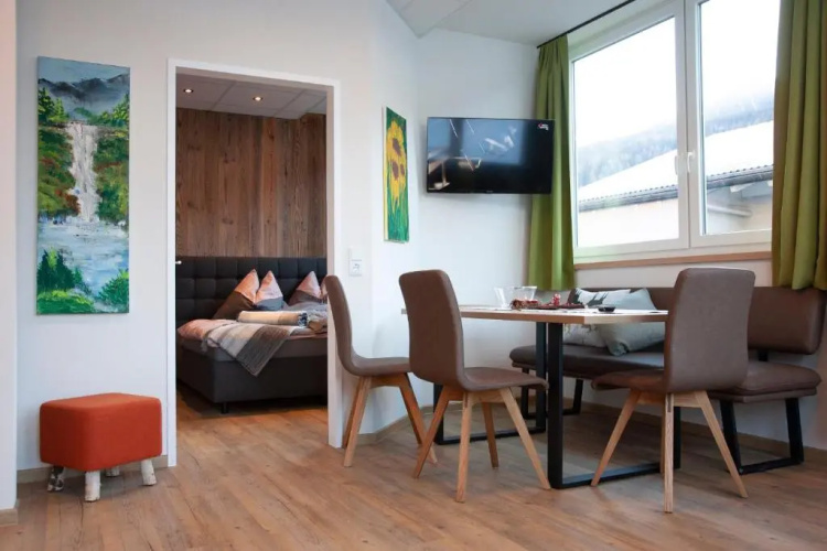 Chalet West