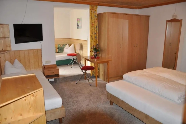 Classic Quadruple room
