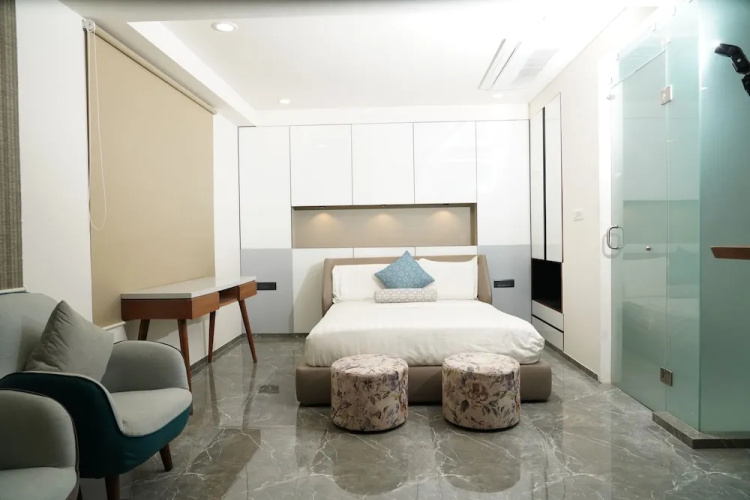 Ebony Residency