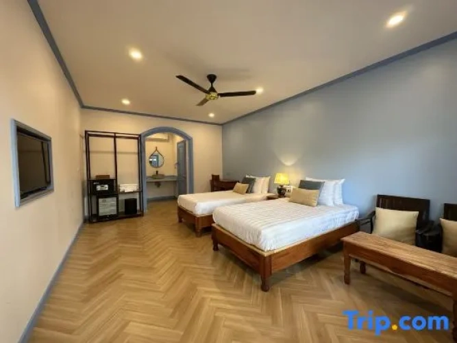 Deluxe Twin room with balcony