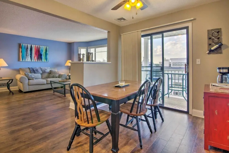 Charming Condo w/ Pool Access in Osage Beach!
