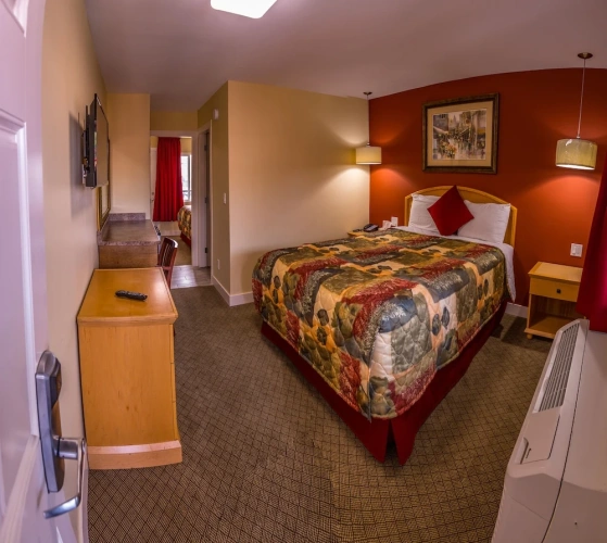 Standard Quadruple room with view